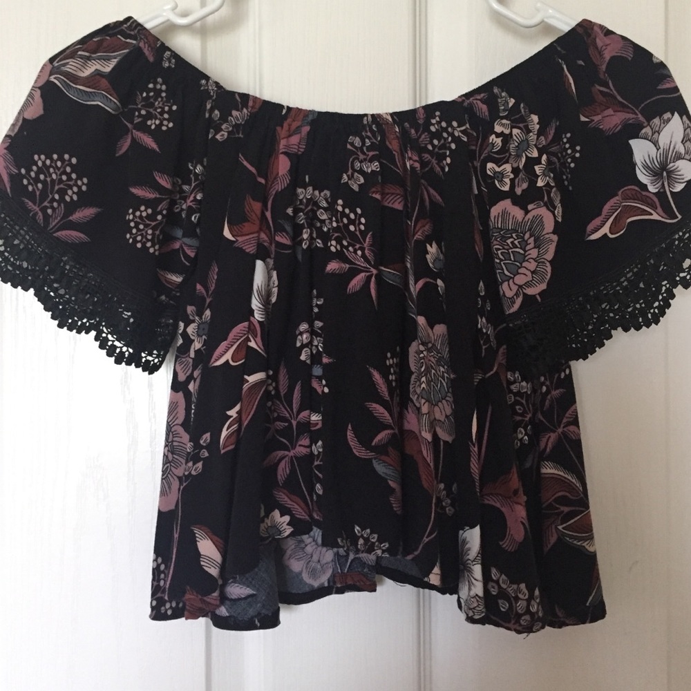 Off the Shoulder Crop top (xs)